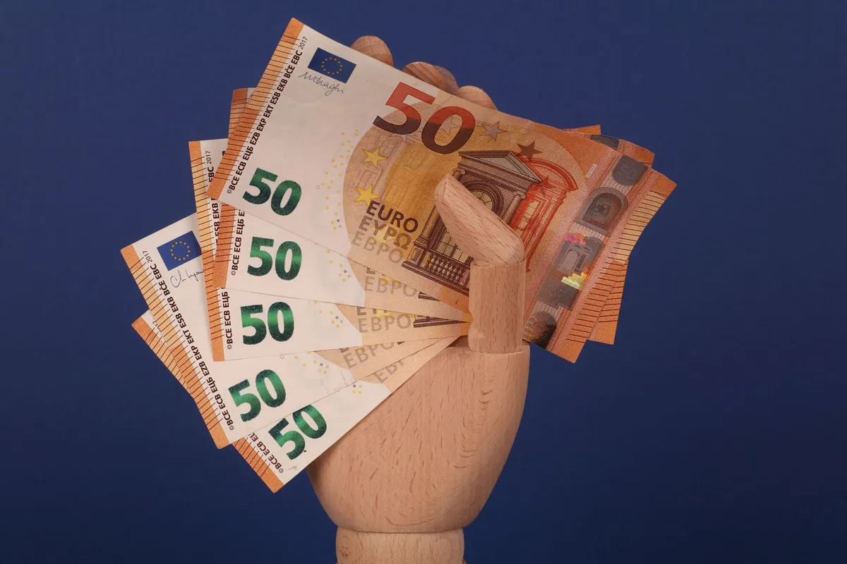 Eurobiljetten: ontwerp, reeksen en echtheidskenmerken